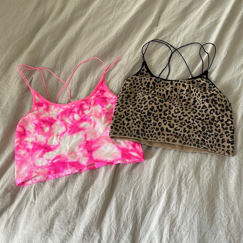 2 “NO BOUNDARIES” cropped tanks
